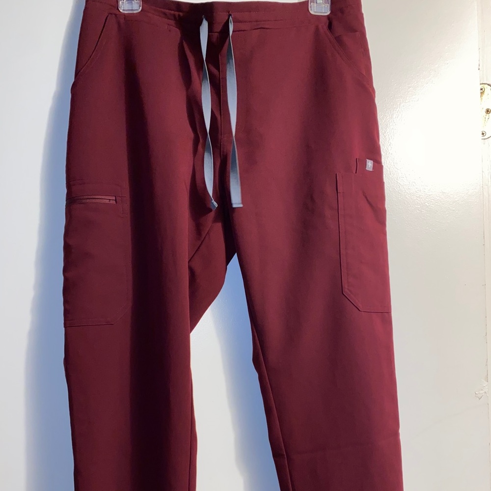 Figs burgundy M petite yola skinny scrub pants